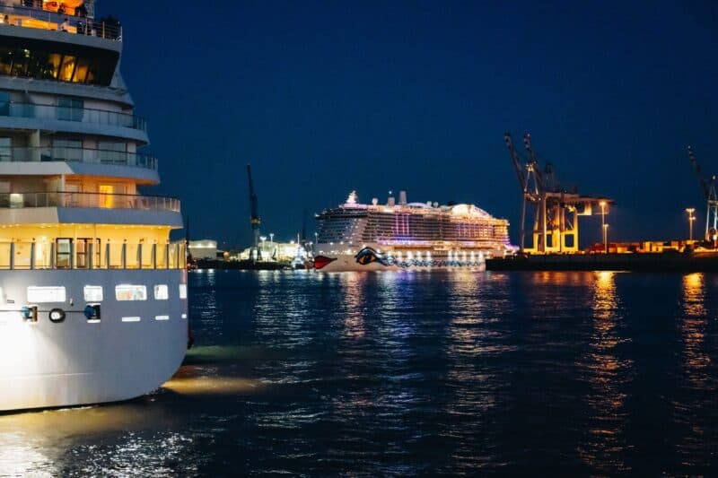 AIDAcosma bietet Premierengästen  Infinity Pool und Rundum-Panoramablick aufs Meer