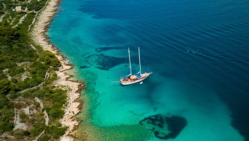 An Bord einer Privatyacht die Route selbst bestimmen – Infos im kostenlosen Cruise Talk