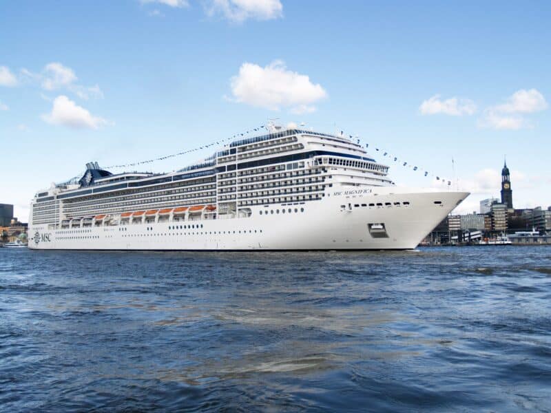 MSC Magnifica sticht am 6. Februar 2022 wieder ab/bis Hamburg in See