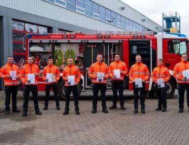 Meyer Port 4 bildet erste Werkfeuerwehrleute erfolgreich aus