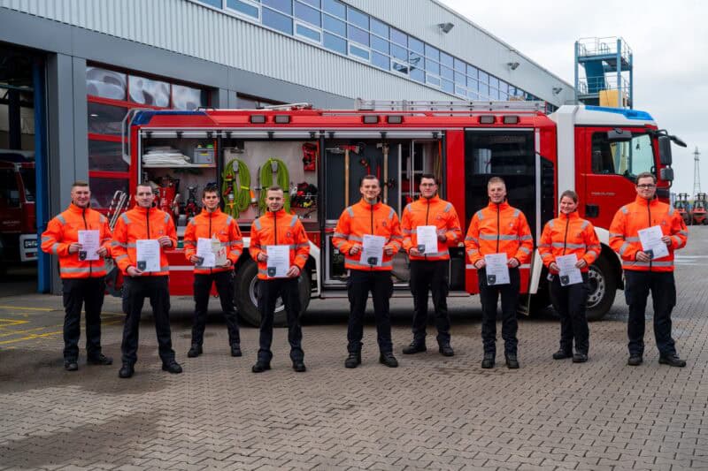 Meyer Port 4 bildet erste Werkfeuerwehrleute erfolgreich aus