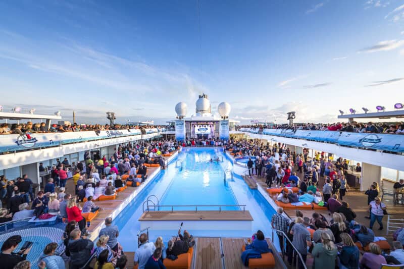 Hermes House Band, Kelly Family, Torfrock und Schlager-Fieber bei TUI Cruises