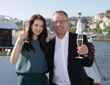 Markenbotschafterin Yvonne Catterfeld tauft in Köln die A-Rosa Sena