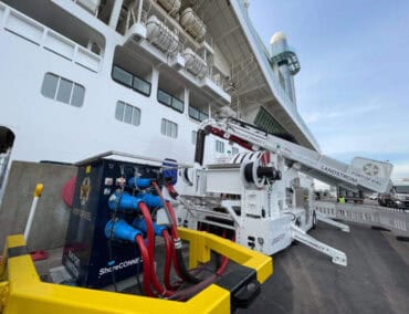 AIDAprima nutzt als erstes Schiff in der neuen Kreuzfahrtsaison Landstrom in Kiel