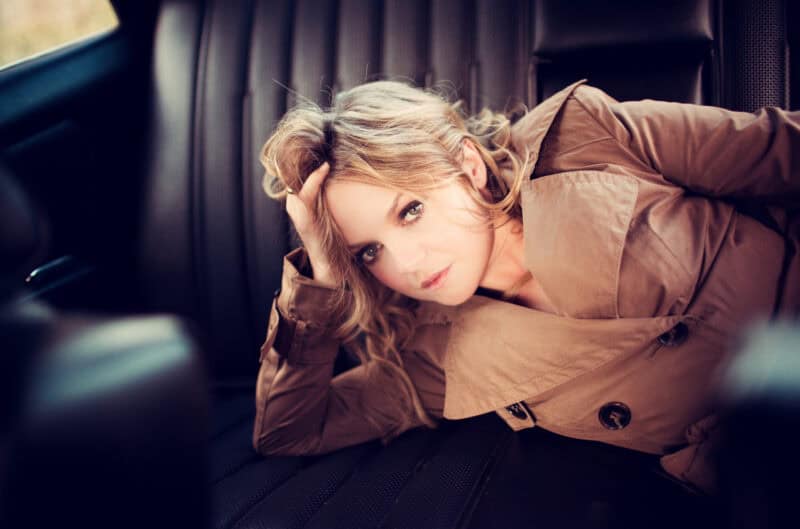 Stargast Annett Louisan lädt zur Jubiläumsreise auf die World Voyager