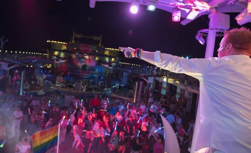 Celebrity Cruises feiert mit „Pride Party at Sea“ die LGBTIQ-Community