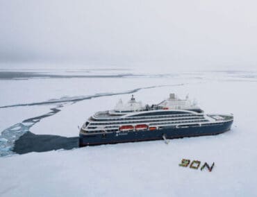 Le Commandant Charcot erreicht erstmals mit Gästen den Nordpol