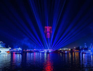 Spektakuläre Begegnung zweier Kreuzfahrt Giganten in Hamburg