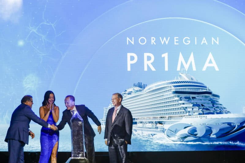 Norwegian Prima schreibt mit Taufe in Reykjavik Geschichte