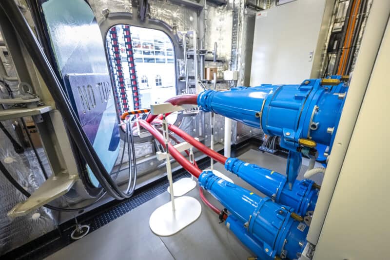 Mein Schiff 6 bezieht erstmals Landstrom in Kiel