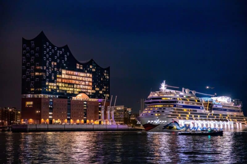  AIDAmar zur ersten Weltreise ab Hamburg gestartet - Kreuzfahrt Blog Motiv 