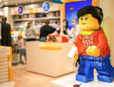LEGO Bauklötze erfreuen nun auch Gäste der AIDAperla
