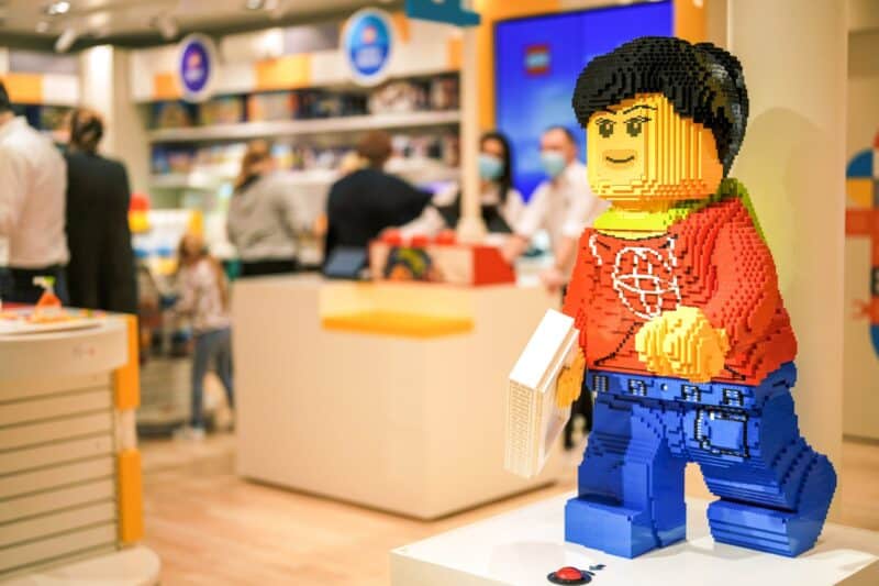 LEGO Bauklötze erfreuen nun auch Gäste der AIDAperla