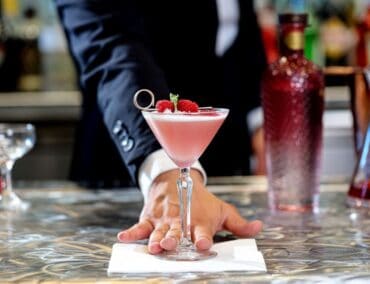 Trendige Cocktail-Mix-Techniken und erweiterte Wine-Pairings