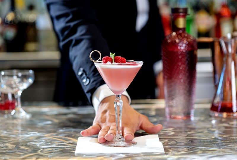 Trendige Cocktail-Mix-Techniken und erweiterte Wine-Pairings