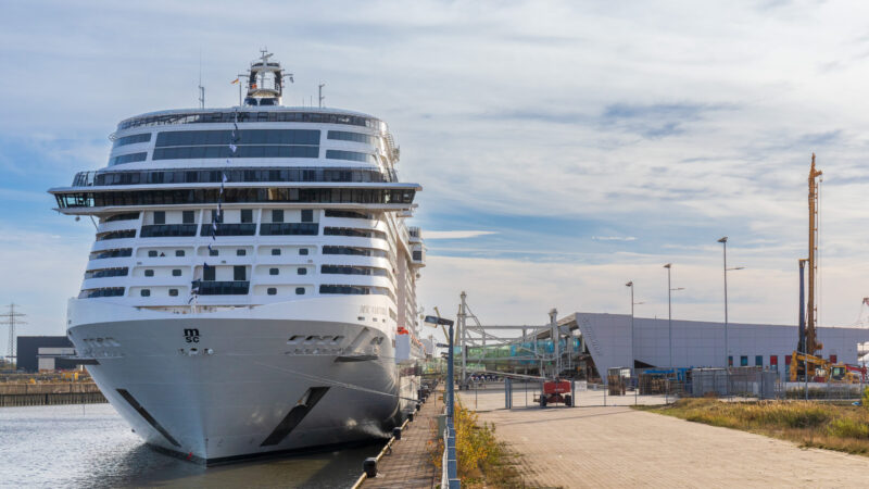 Die MSC Virtuosa am Cruise Terminal in Steinwerder (Foto Frank Erpinar)