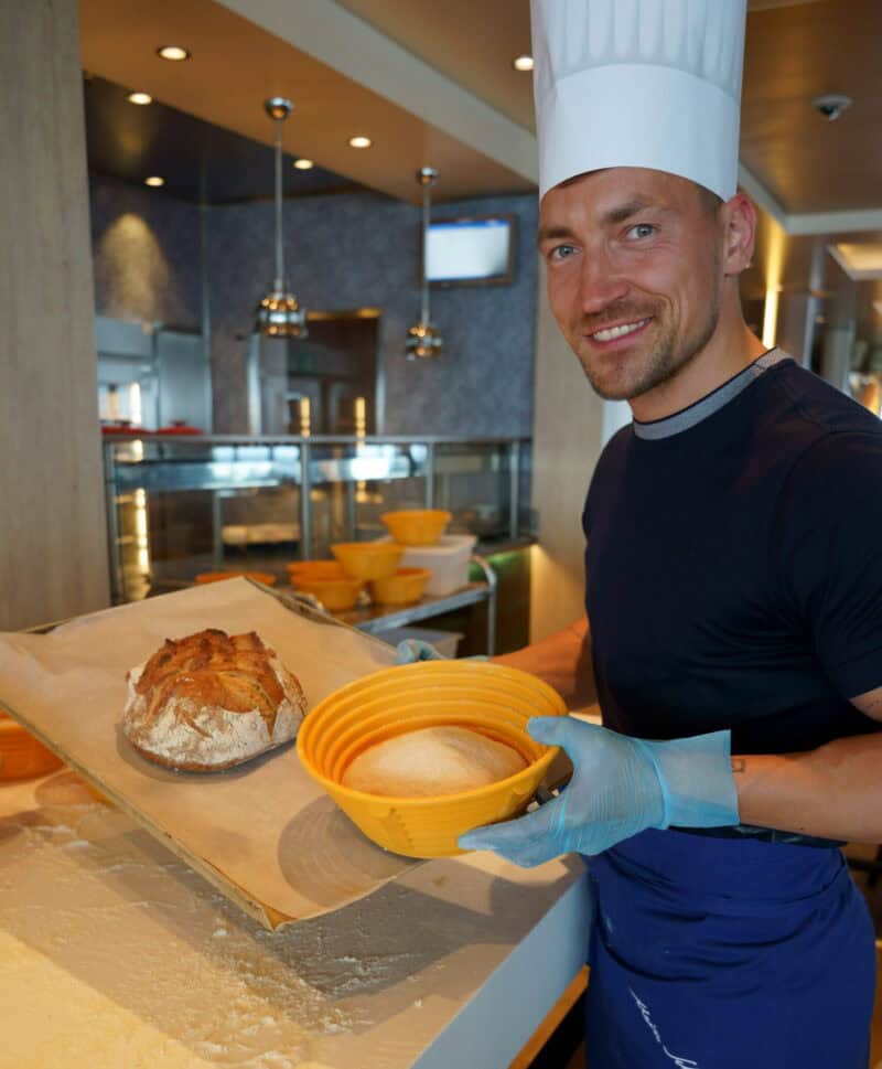 Philipp Boy tauscht Fitnessstudio mit Backstube auf der Mein Schiff 1