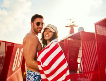 Virgin Voyages nimmt Zuschauer auf eine 24-Stunden-Reise auf See mit