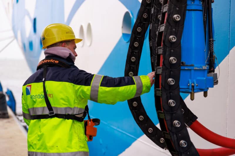 AIDAsol und AIDAmar gleichzeitig an Landstrom-Anlage in Rostock-Warnemünde