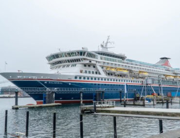 Balmoral eröffnet Kreuzfahrtsaison in Kiel – 221 Anläufe werden 2023 erwartet