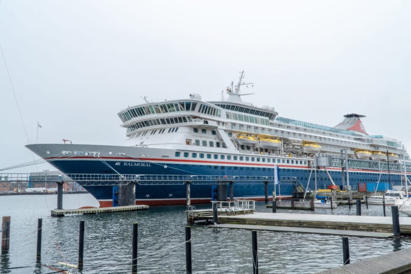 Balmoral eröffnet Kreuzfahrtsaison in Kiel – 221 Anläufe werden 2023 erwartet