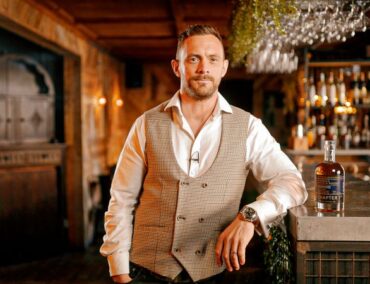 Oceania Cruises feiert Jubiläum und Premiere der Vista mit 20 Jahre altem Small Batch Whisky