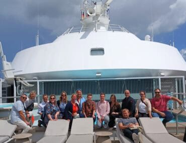 31 Reiseverkäufer besichtigen die Celebrity Apex in Warnemünde