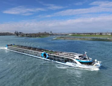 Ausgewählte Wimbledon Tennisspieler tragen VIVA-Cruises Logo auf ihren Polo-Shirts