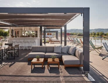 Riverside Mozart beginnt Sommersaison mit Open Air Bar und Grill-Restaurant auf dem Vista Deck