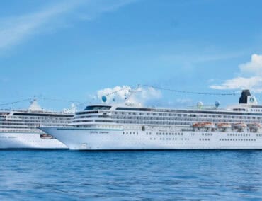 Mit fast einem Mitarbeiter pro Gast bietet die Crystal Serenity luxuriösen Service