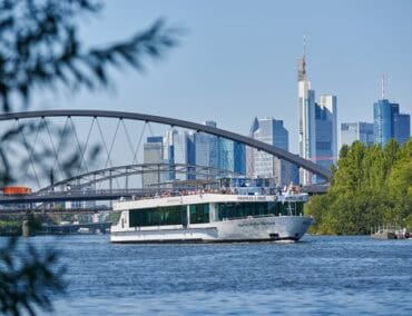 Primus-Linie feiert das bayerische Oktoberfest auf dem Fluss