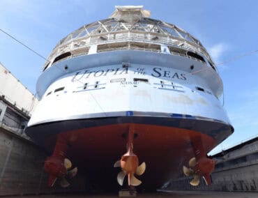 Utopia of the Seas hat erstmals Wasser berührt