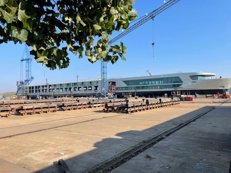 Stapellauf der Amadeus Nova auf der Vahali-Schiffswerft