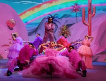 Entertainment- Programm der Celebrity Ascent: Open-Air-Night-Show auf dem Resort Deck