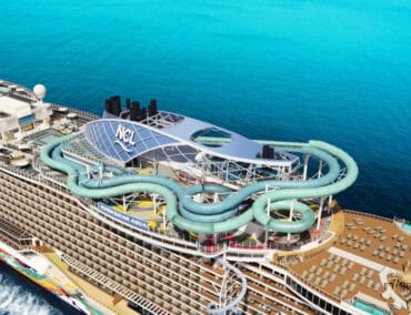 Norwegian Aqua lockt mit dem Aqua Slidecoaster, einer Kombination aus Achterbahn und Wasserrutsche