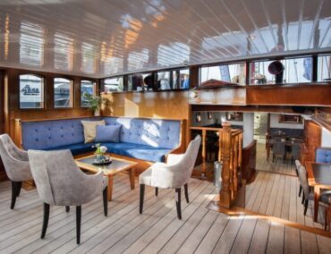 Neu bei Boat Bike Tours: Ein eleganter Viermaster und ein altehrwürdiger Lastkahn