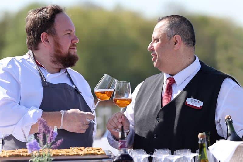 Lokale Winzer und bekannte Sommeliers präsentieren edle Tropfen an Bord von A-Rosa Schiffen