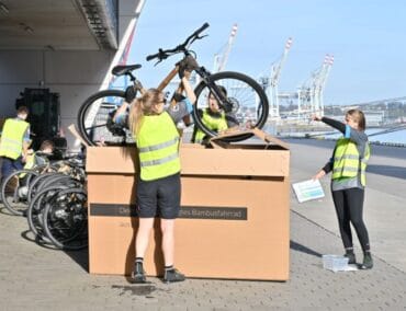 AIDA unterstützt mit Kauf von 1’092 Bambus-Bikes Bildungsprojekte in Ghana