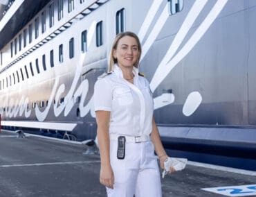 Die Taufpatin der Mein Schiff 7 ist ein Symbol für Engagement und Umweltbewusstsein