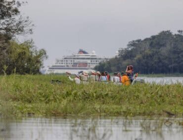 Hanseatic inspiration fährt erstmals den Amazonas hoch bis nach Iquitos/Peru
