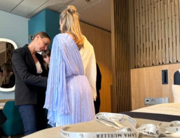Vom Meer inspiriert und griechisch geprägt: Das einzigartige Taufkleid der Mein Schiff 7