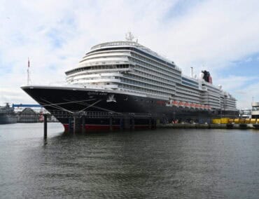 Queen Anne wurde mit viel Sonne und von vielen Schaulustigen in Kiel begrüsst