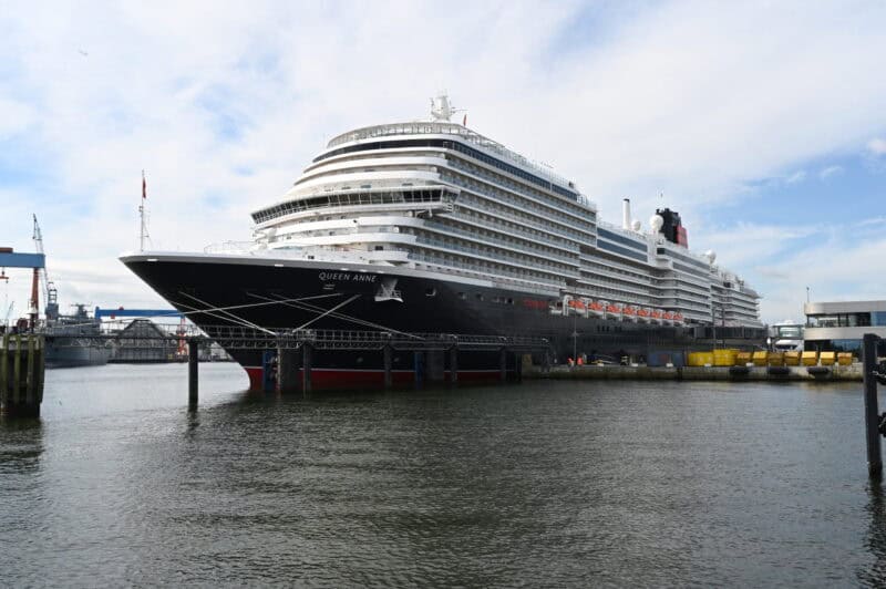 Queen Anne wurde mit viel Sonne und von vielen Schaulustigen in Kiel begrüsst