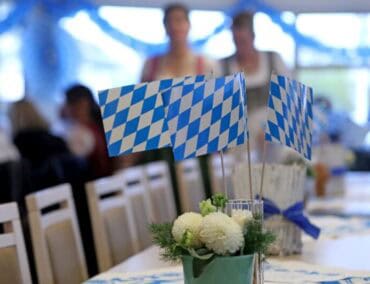 O’zapft is.. Oktoberfest-Fahrten verwandeln Main zum schwimmenden Festzelt
