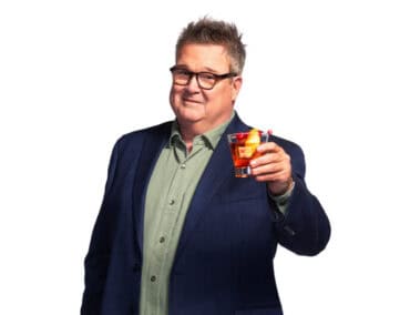 Eric Stonestreet bekannt als Cameron Tucker aus Modern Family tauft die Norwegian Aqua