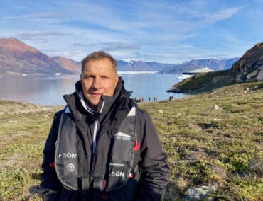 Tatort-Kommissar Richy Müller zeigt an Bord der Scenic Eclipse die Natur Islands und Grönlands