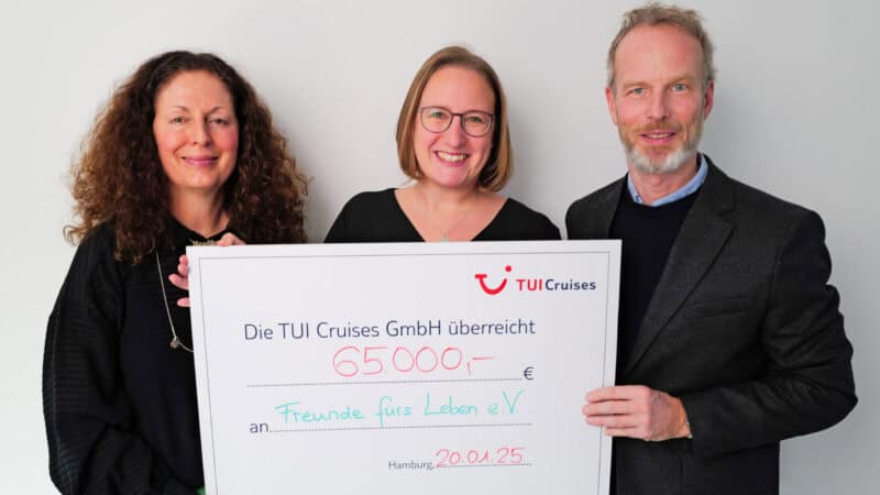 Berliner Freunde fürs Leben erhalten grosszügigen Check von TUI Cruises