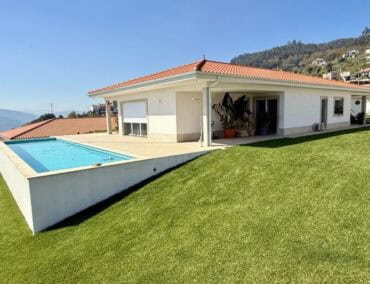 Auswandern nach Portugal: Freistehendes Einfamilienhaus mit Pool zu verkaufen