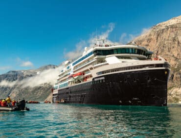 Neuer Look für HX Hurtigruten Expeditions: Indigoblau und Sand für die Zukunft
