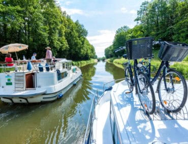 Wasser, Freiheit, Entspannung: Warum ein Hausbooturlaub das Richtige für dich ist